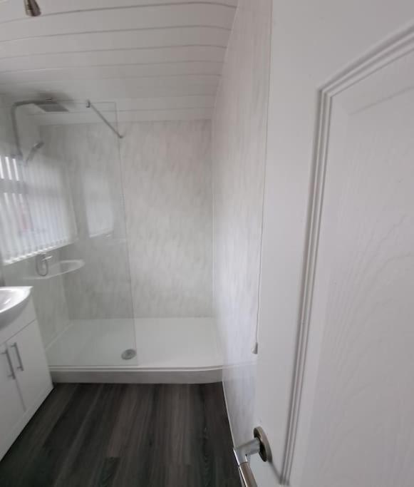 1 Bed Apart Dowlais Екстериор снимка